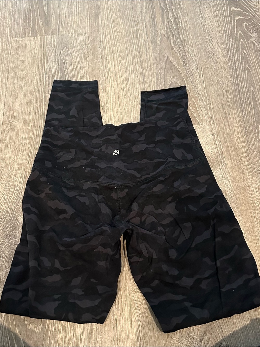 Lululemon black camo leggings size 6